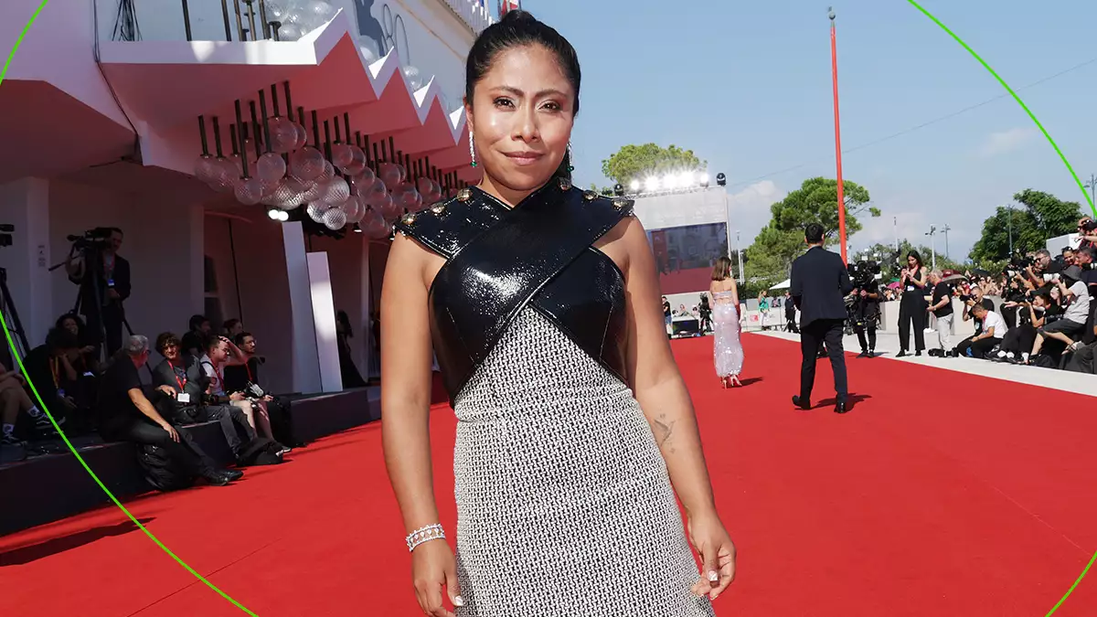 Yalitza Aparicio conquista Venecia en un mini vestido de Louis Vuitton