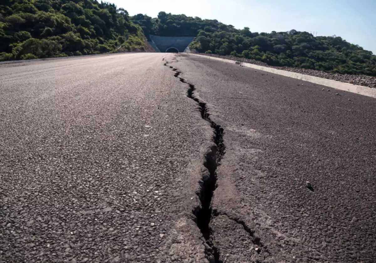 grieta-autopistaSigloXXI-sismo