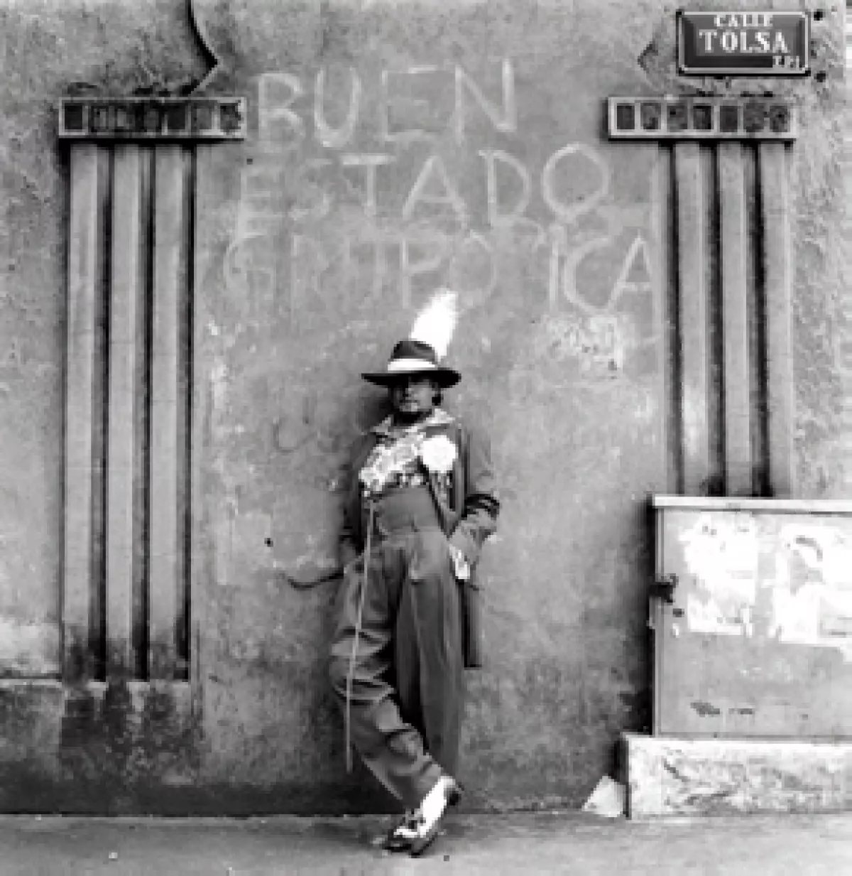 LE GUSTAN LO SPACHUCOS. Las imágenes de Cristina retratan la singularidad de los bailarines de danzón. Las parejas tienen todo un ritual para arreglarse, acostumbran combinar las corbatas de él con el vestido o los accesorios de ella.