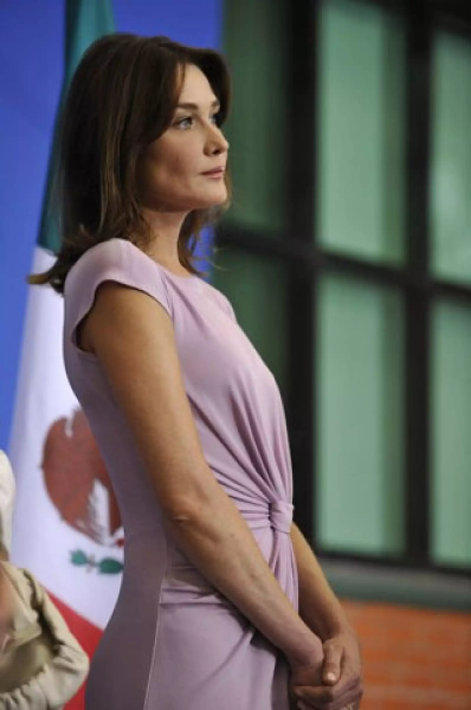 En su visita al Liceo Franco-Mexicano, Carla Bruni denotaba aburrimiento.