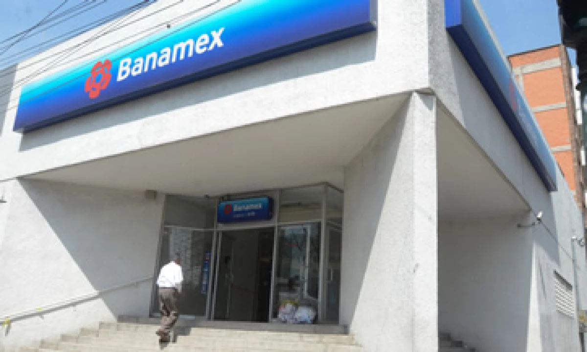 La ABM pidió a los usuarios a consultar en su sitio de internet las sucursales que operan en fin de semana. (Foto: Cuartoscuro)
