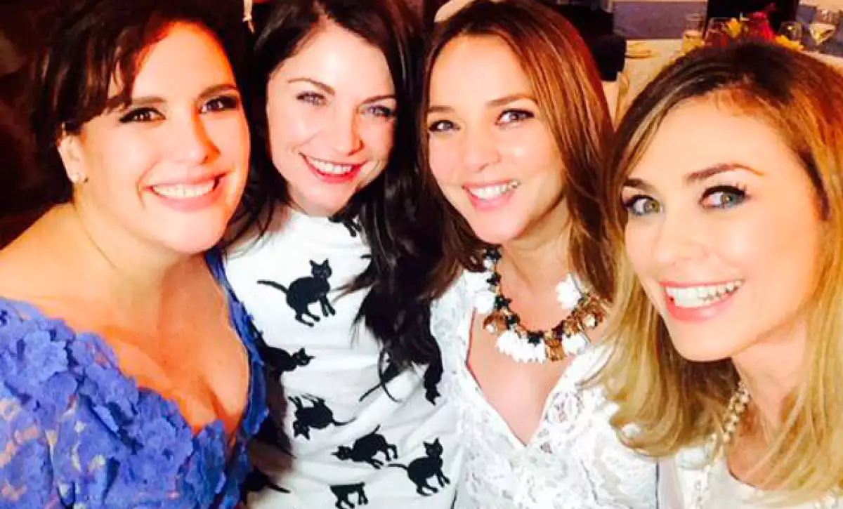 La actriz se reunió con sus amigas de la juventud, con quienes en los 90&#39s, protagonizó las exitosas telenovelas juveniles.