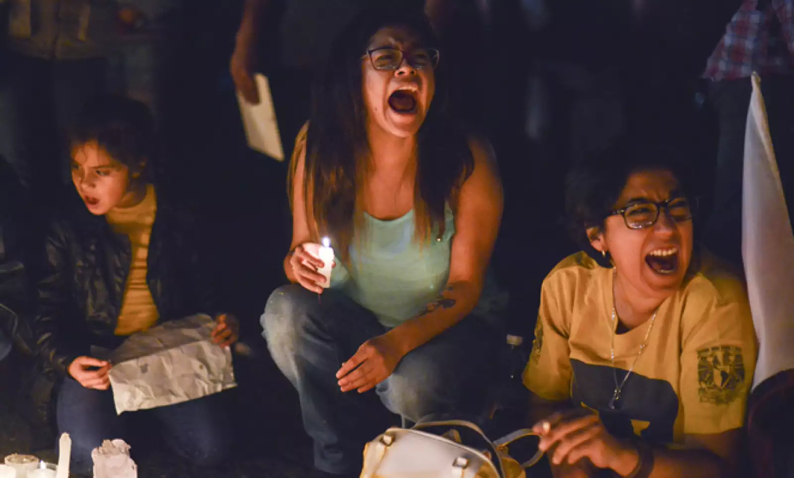 Alumnos, maestros, activistas y otros integrantes de la sociedad civil marcharon e iniciaron paros en varias ciudades.