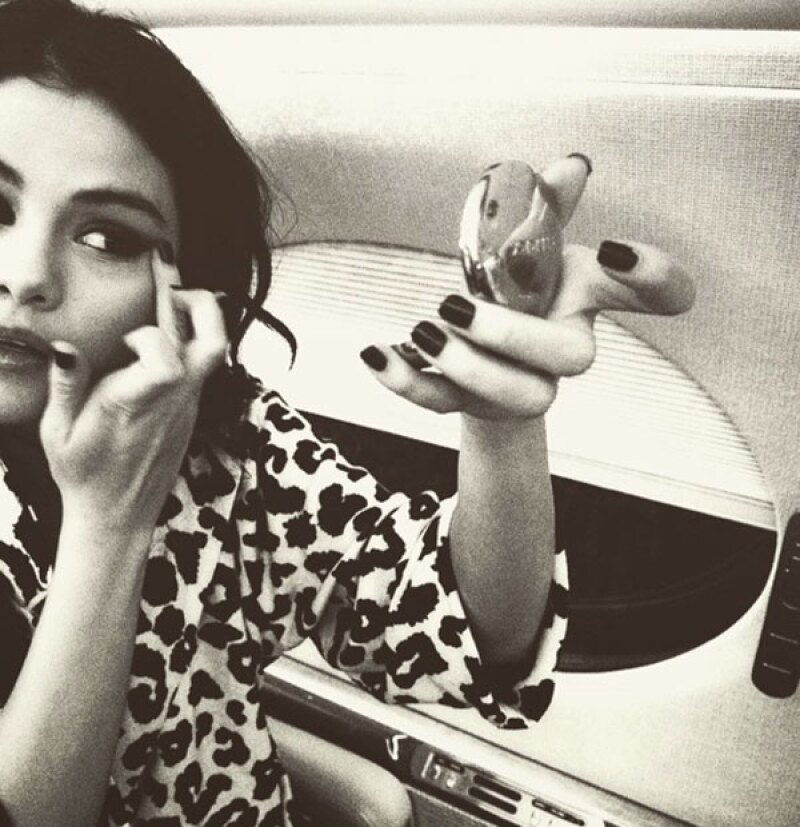 La cantante publicó una foto en donde se le ve en un avión privado.