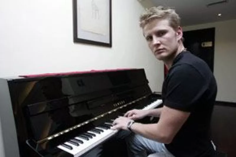 El cantante se presentará en el Lunario el próximo 27 de mayo y debido a la contingencia que se vive en la Ciudad de México esperan no se aplace la fecha.