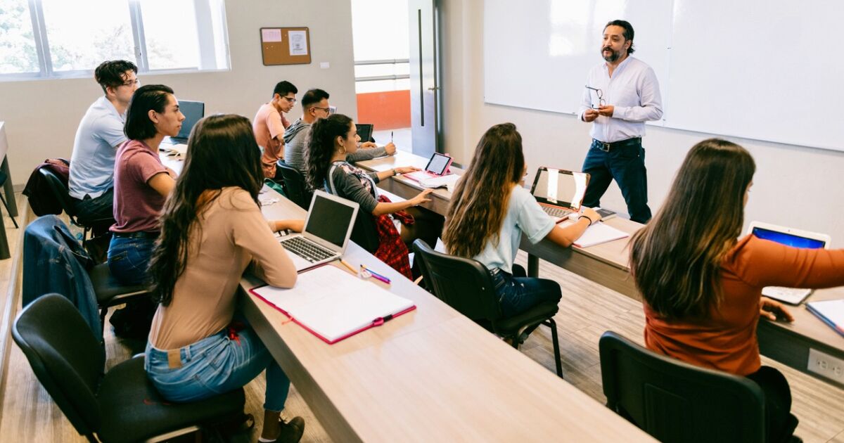 UNAM ve ITAM sınıflarında AI bu şekilde kullanılır, bunlar farklılıklar