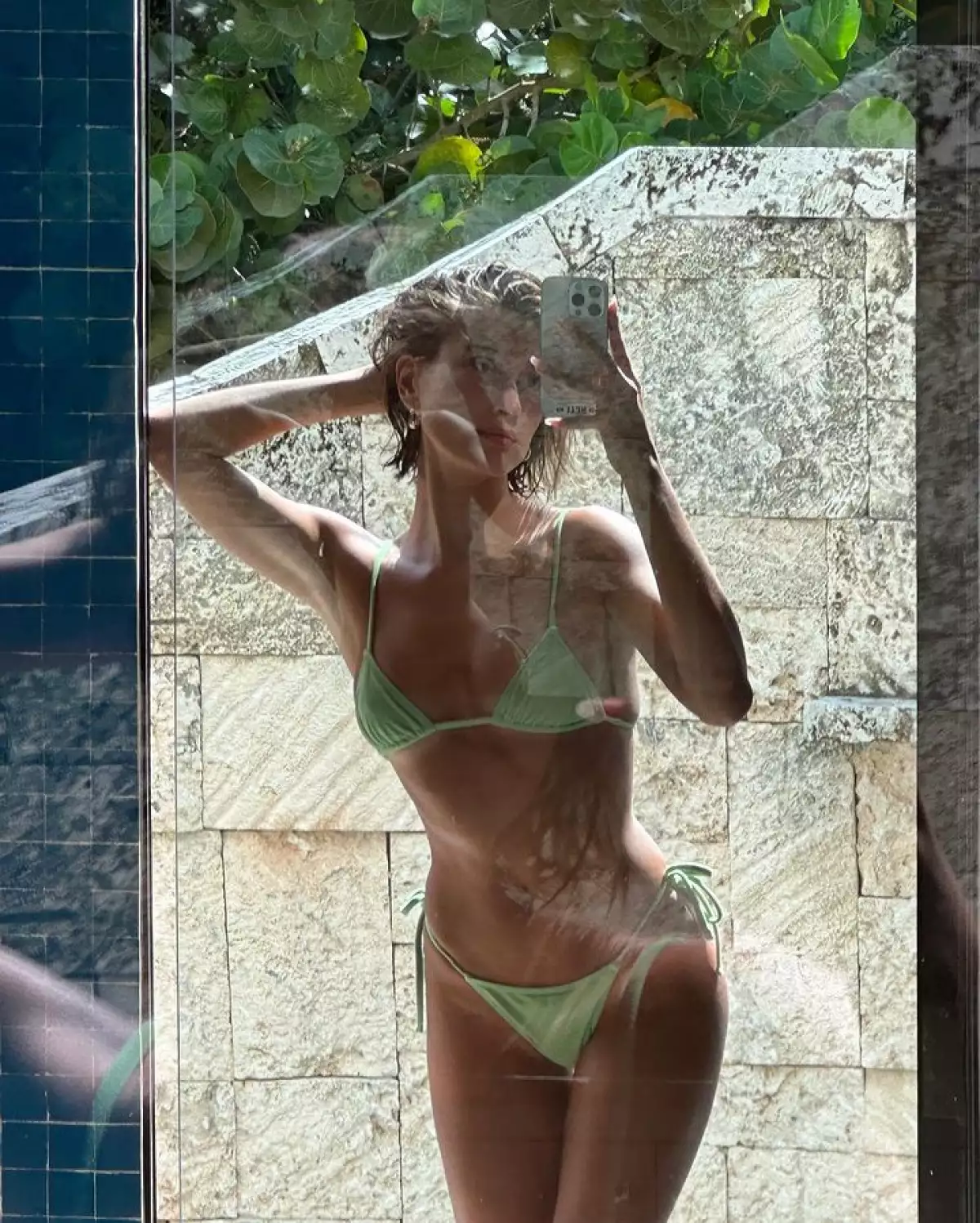 hailey-bieber-bikini.jpg
