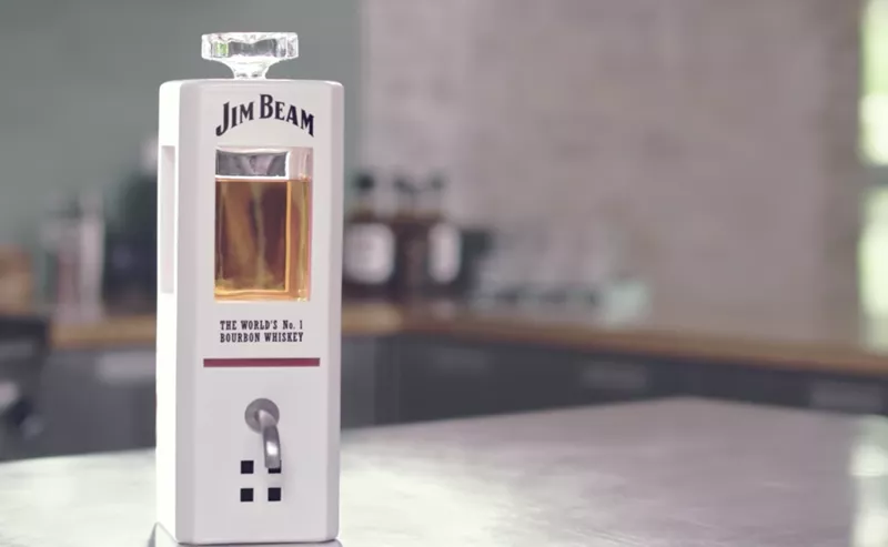 ¿Quieres un whisky?