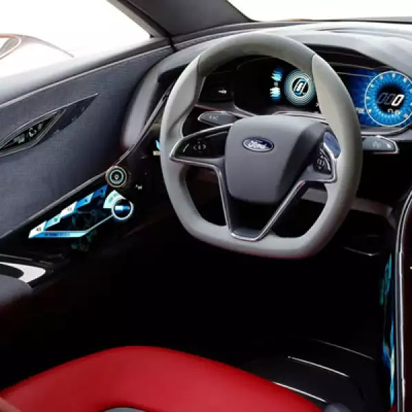 Ford ha trabajado en un completo monitoreo al conductor, cuyo nivel de fatiga, posibles partículas alergénicas en el aire del habitáculo e incluso sus propias pulsaciones serán controladas para mejorar el confort y la seguridad a bordo.