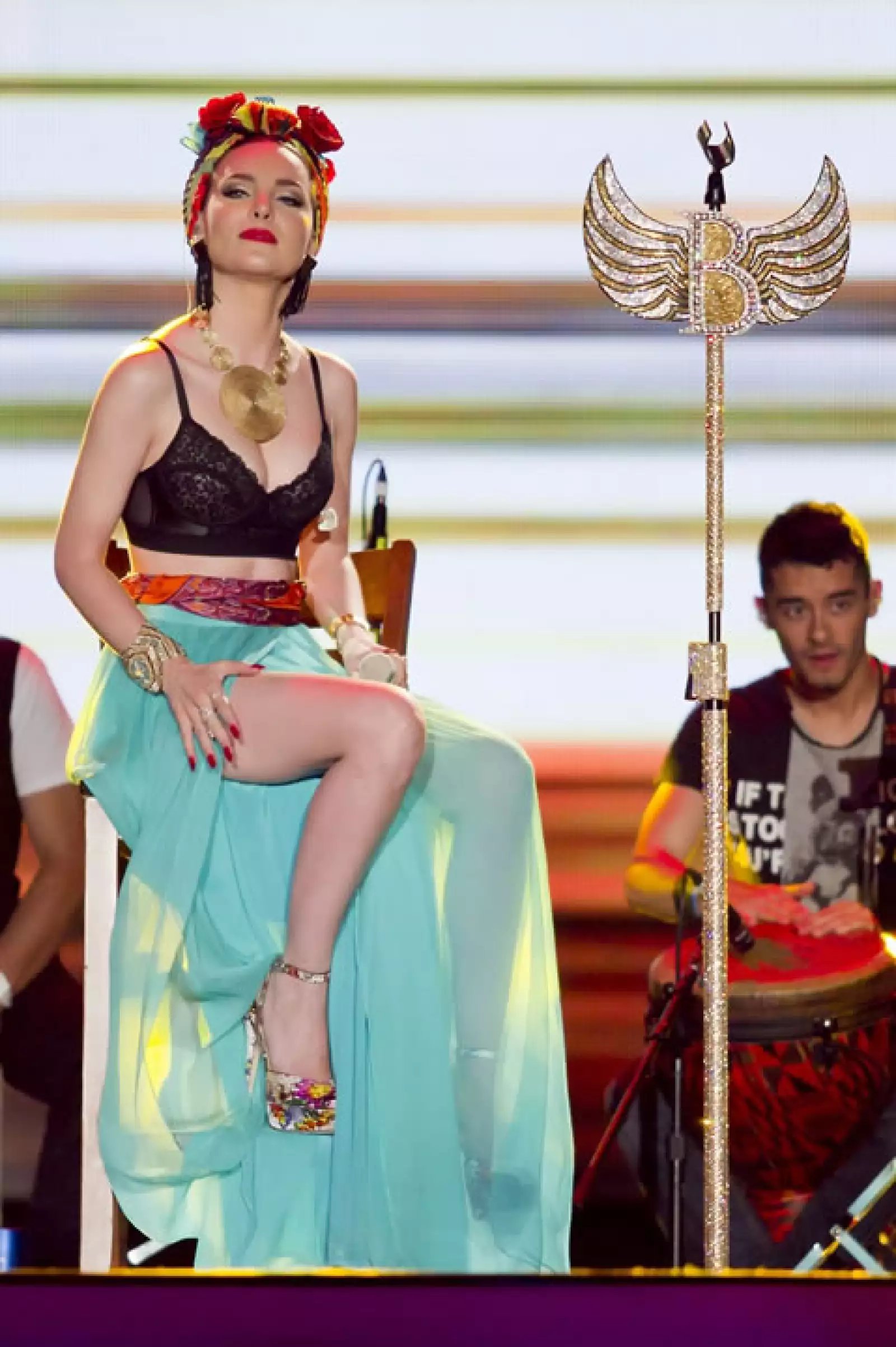 Belinda lució muy sexy durante su presentación.