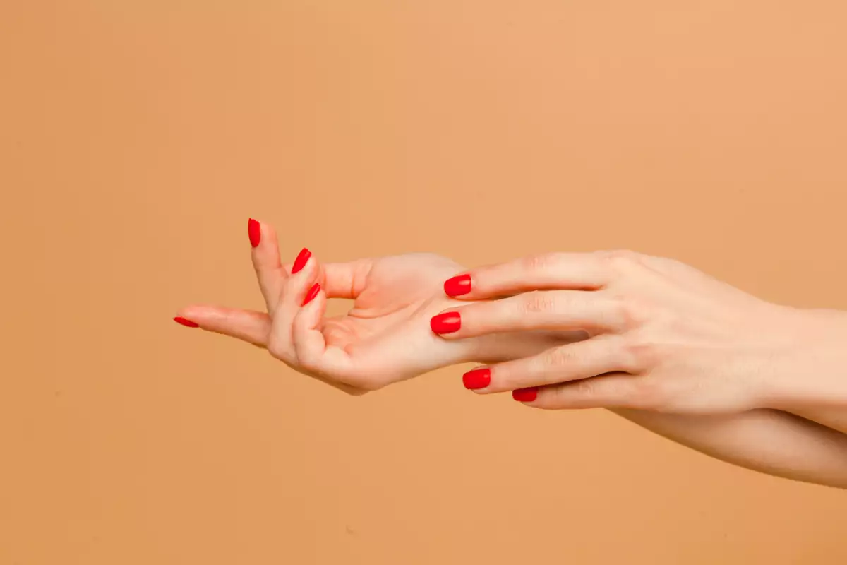 Deja de morderte las uñas con estos cuatro tips 
