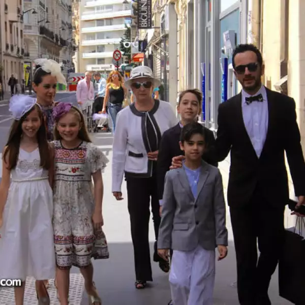 Paulina, Gabriela, Axel, Óscar y Anyk Madrazo con Cassandra y Nicolás Flores Madrazo