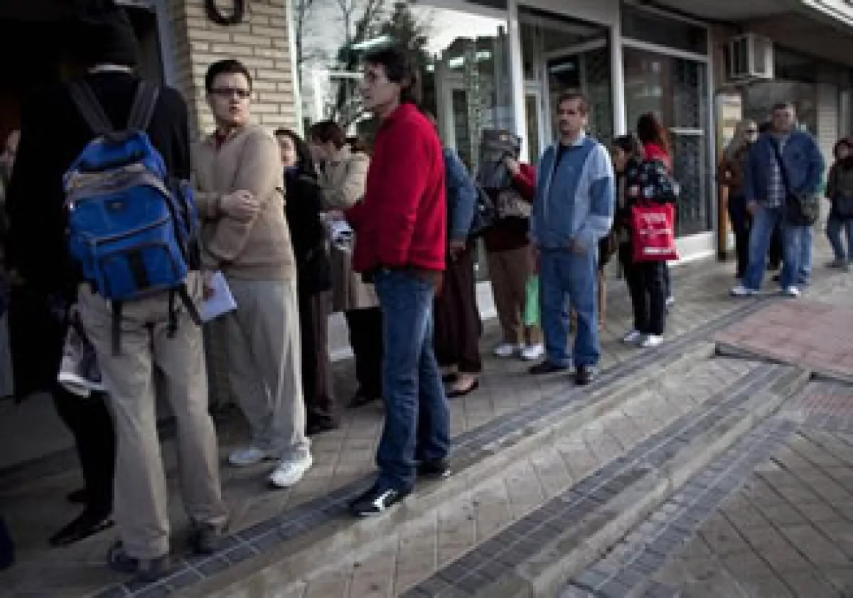 Analistas esperaban un descenso en las solicitudes de beneficio por desempleo. (Foto: AP)
