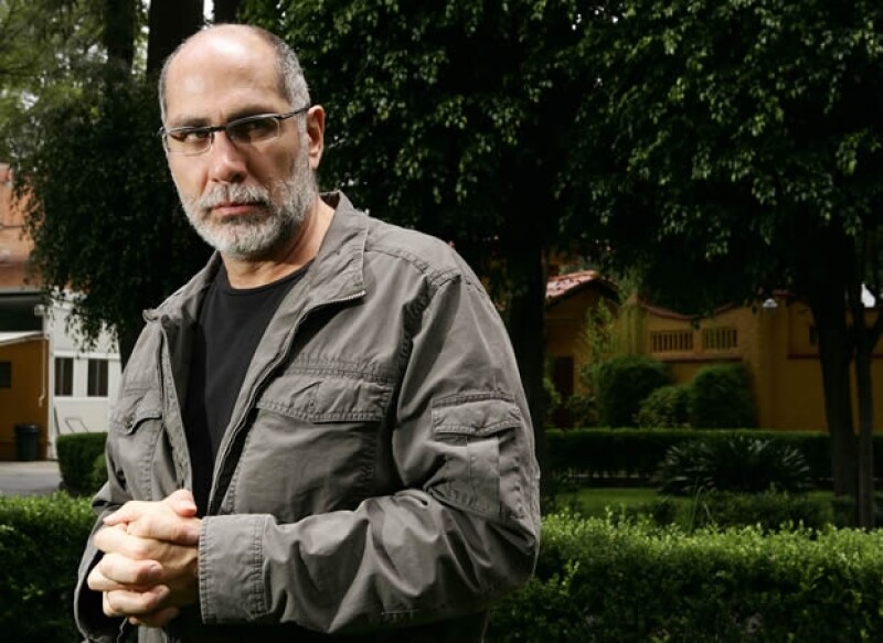Guillermo Arriaga menciona que esta próxima subasta ya la está dando a conocer a través de la red social Twitter.