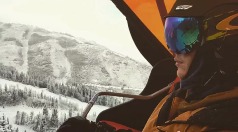 Después de cancelar presentaciones, el cantante ha decidido tomar unos días libres esquiando. Sin embargo, no ha revelado el destino exacto de su viaje.