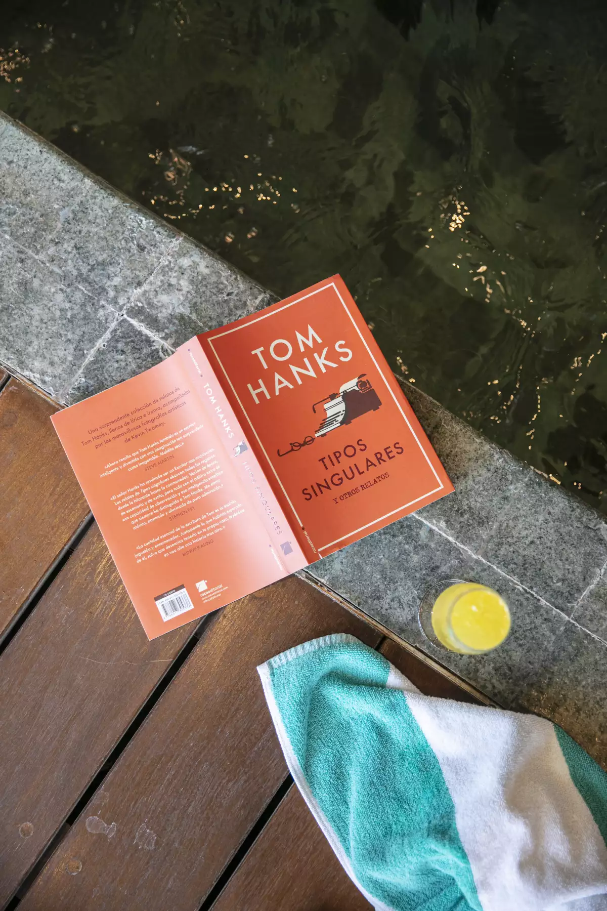 Publicado por Roca Editorial. 