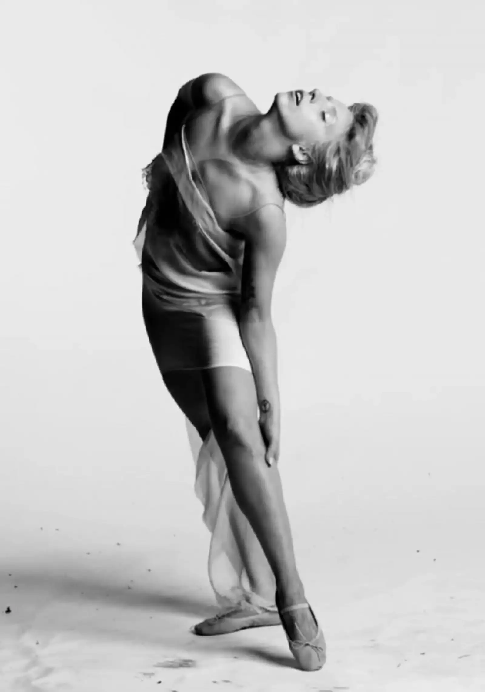 Sus estudios universitarios incluyeron música e improvisación.