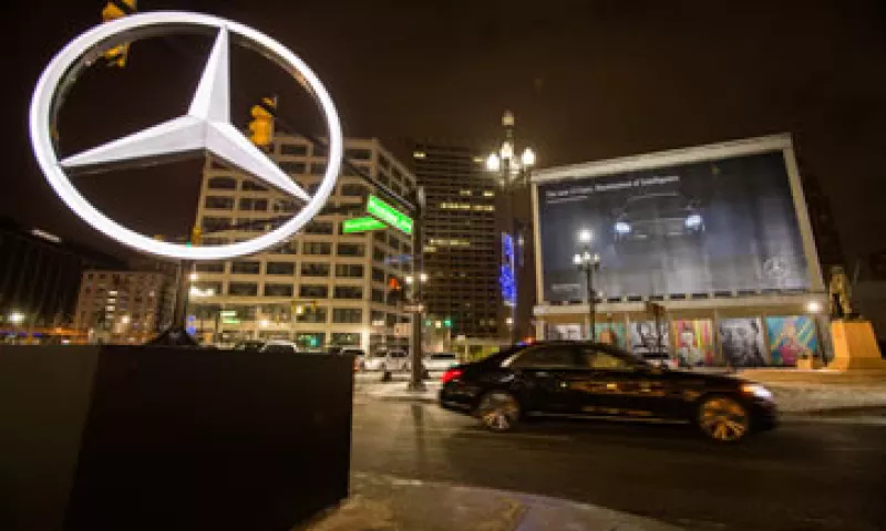 Mercedes enfrenta una demanda colectiva por supuestamente haber modificado el sistema de tecnología de varios autos para control ambiental. (Foto: AFP)