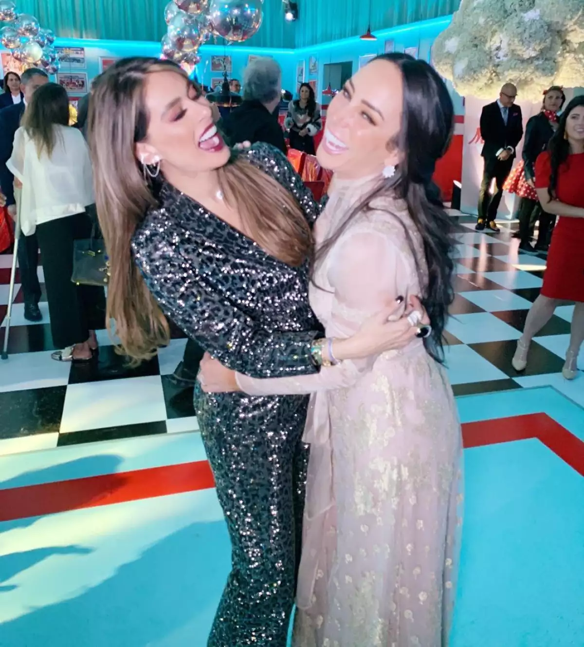 Galilea Montijo e Inés Gómez Mont