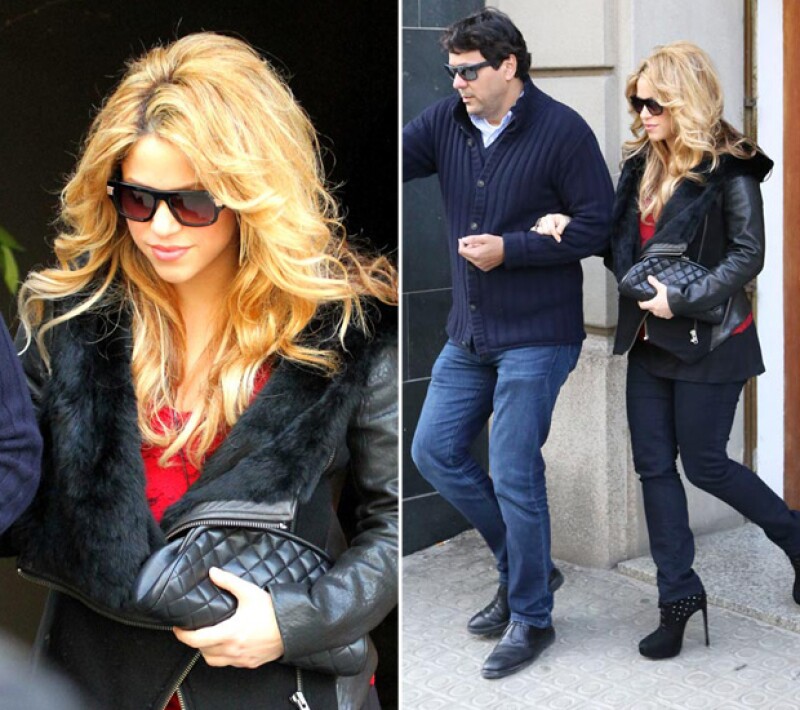 Con solo dos semanas de haber sido mamá, así salió Shakira a comer con su familia. Se veía muy guapa.