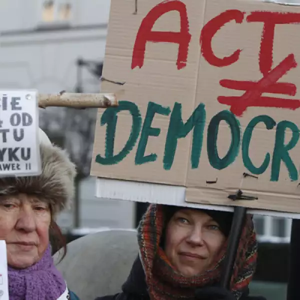 Los críticos de ACTA temen que se adopte una la censura en Internet y que haya castigos duros para quienes usan material protegido.