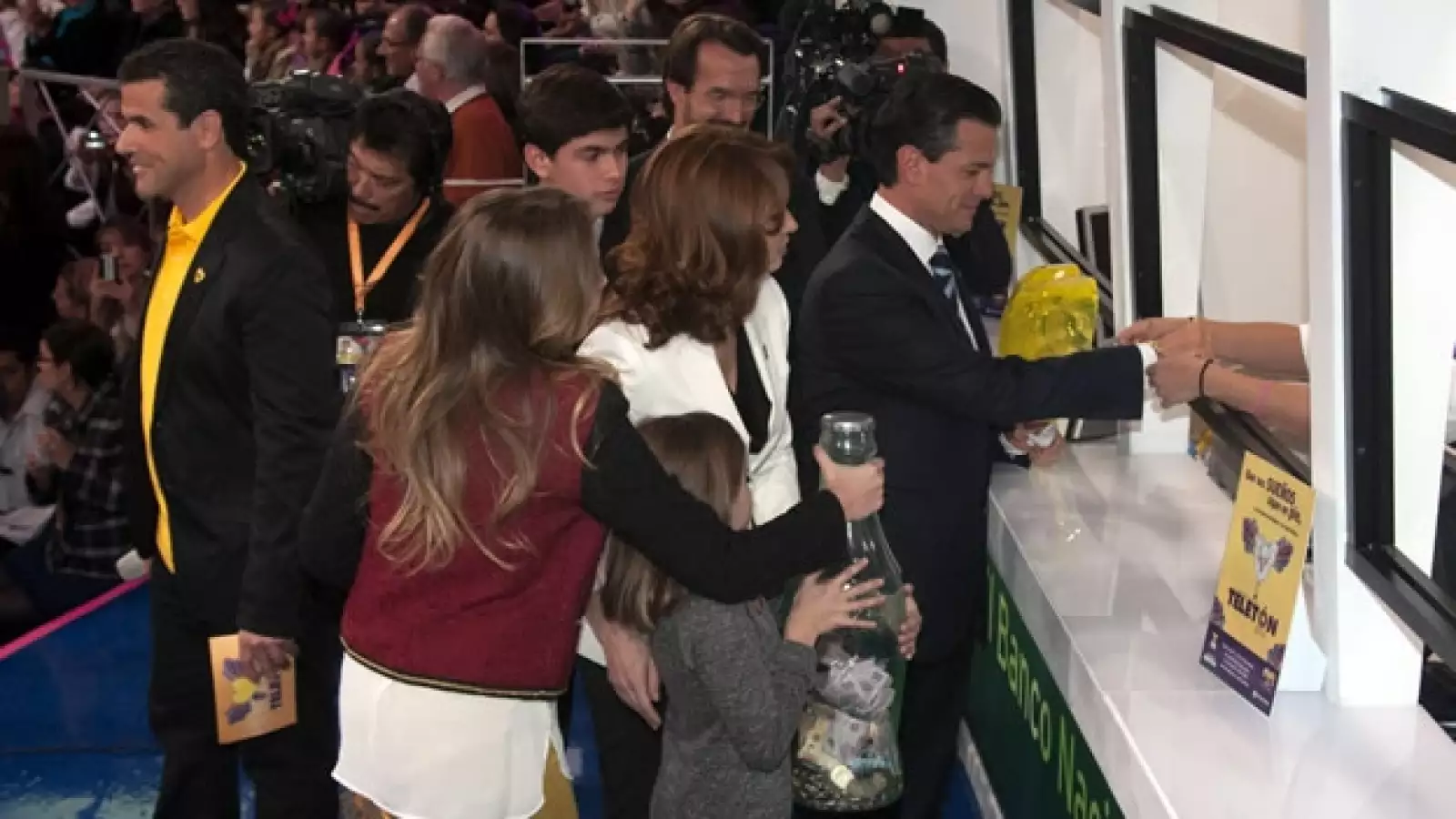 peña nieto teleton 2012 televisa  3