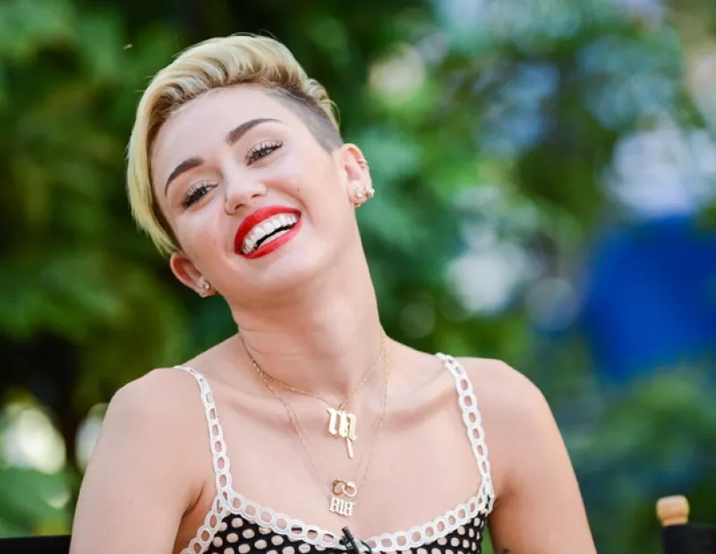 La cantante y actriz confesó que prefiere consumir cannabis porque no le enferma ni altera como lo hace el alcohol.