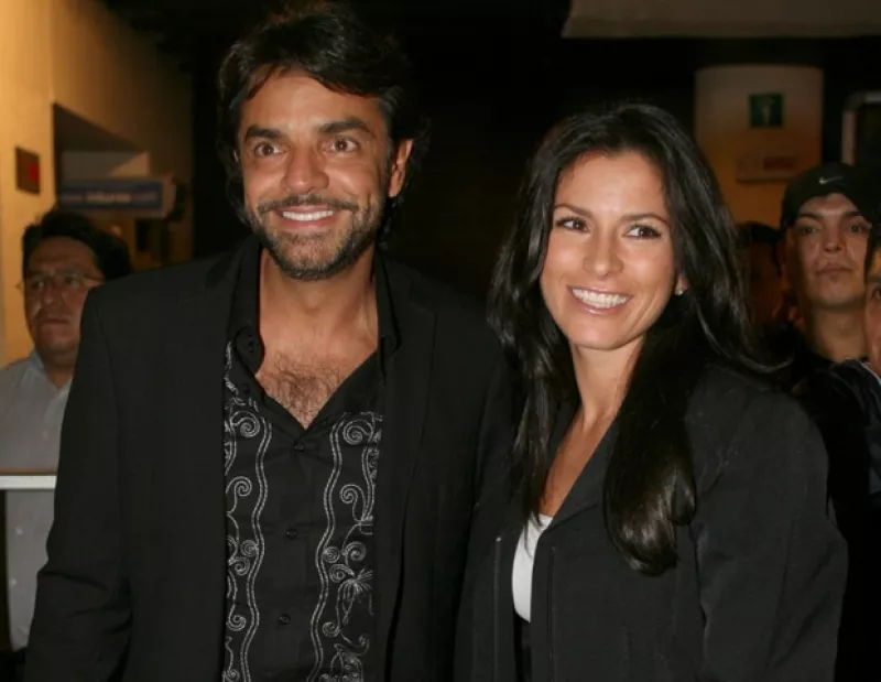La cantante compartió detalles de su próximo enlace y reveló que ya tiene el vestido de novia en su casa.