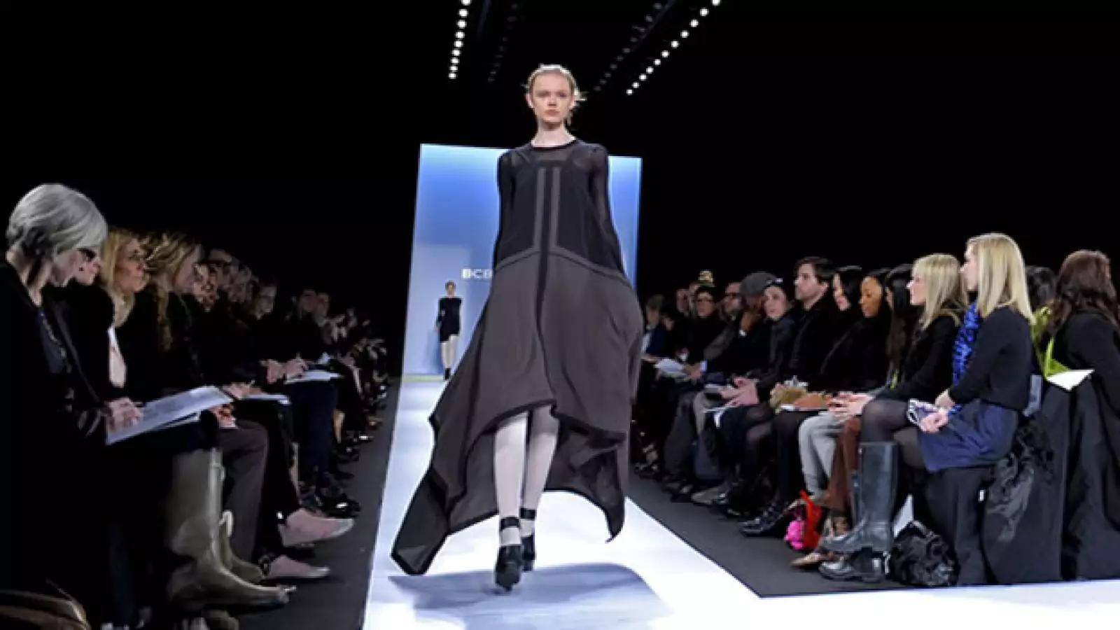 pasarela de bcbg azria en la semana de la moda de nueva york