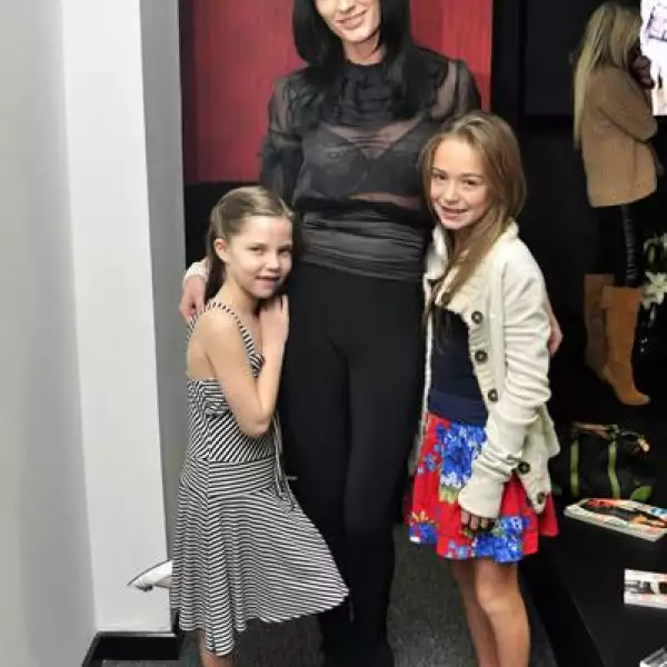 Katerina Fenton,Anda Petrescu y Aniela González