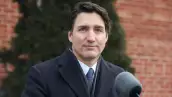 El primer ministro de Canadá, Justin Trudeau, habla con los periodistas, anunciando que tiene la intención de renunciar como líder del Partido Liberal, pero permanecerá en su puesto hasta que se haya elegido un reemplazo, desde su residencia de Rideau Cottage en Ottawa, Ontario, Canadá, el 6 de enero de 2025.