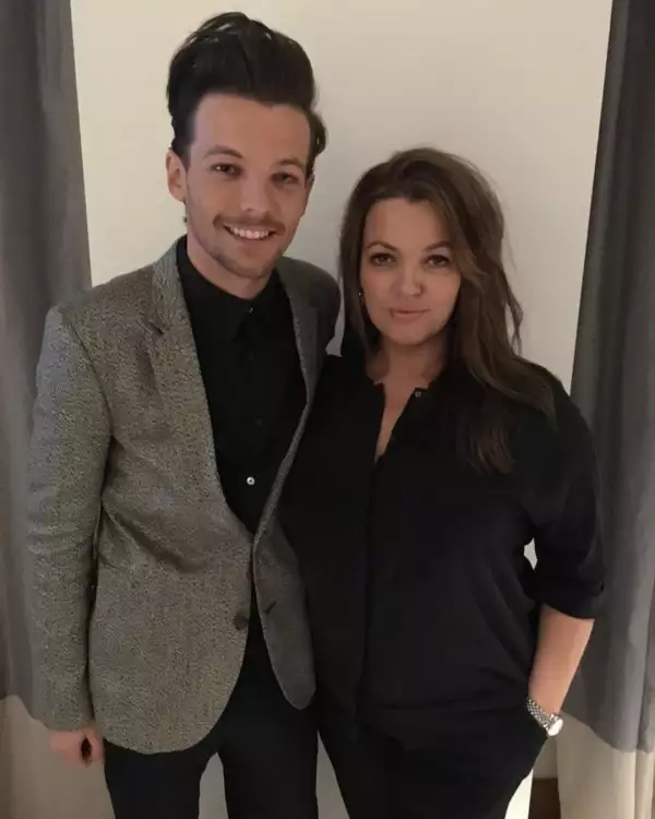Louis tomlinson mom.jpg