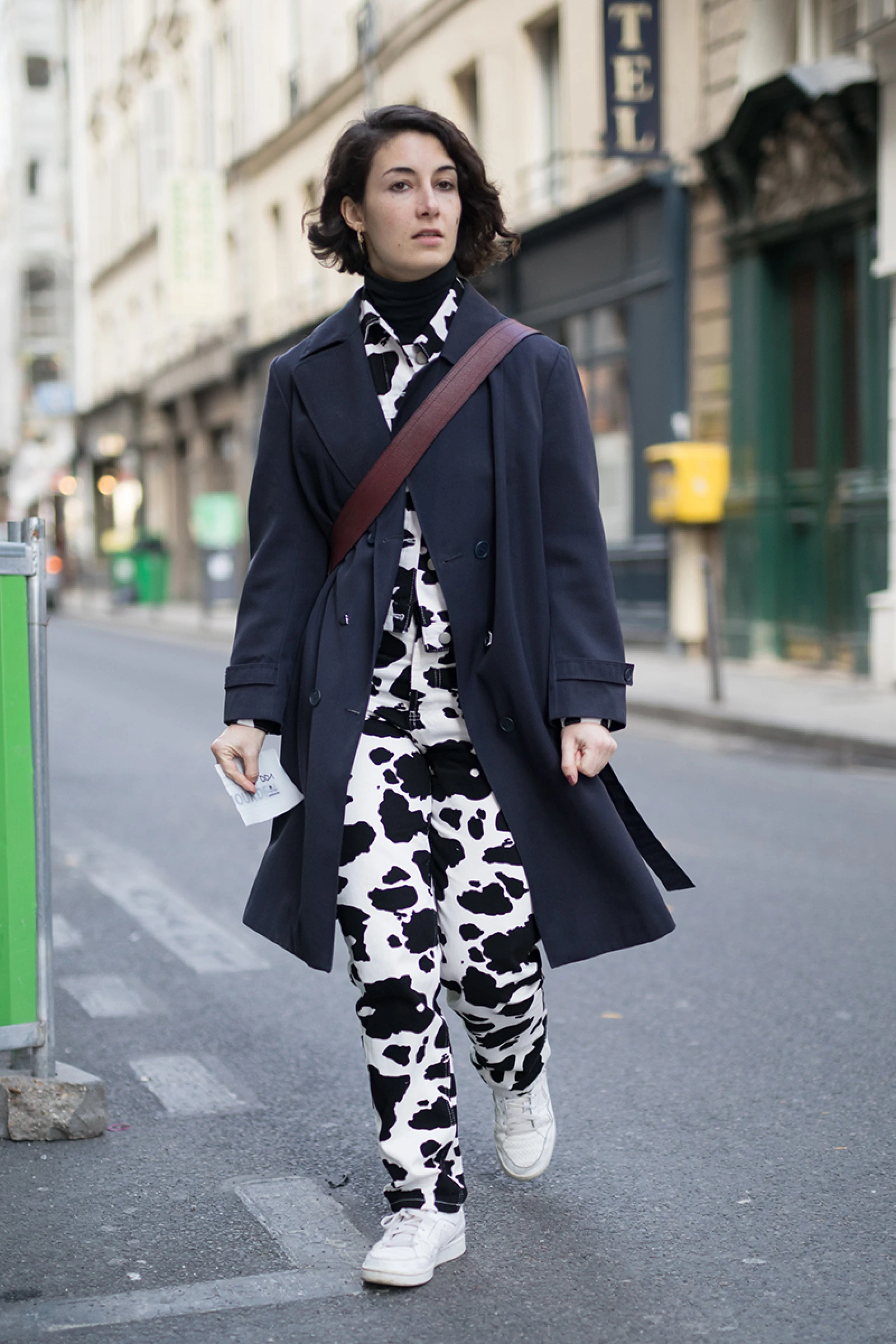 Vaca Con Ropa Ni leopardo ni cebra. El print de moda es... ¿vaca?