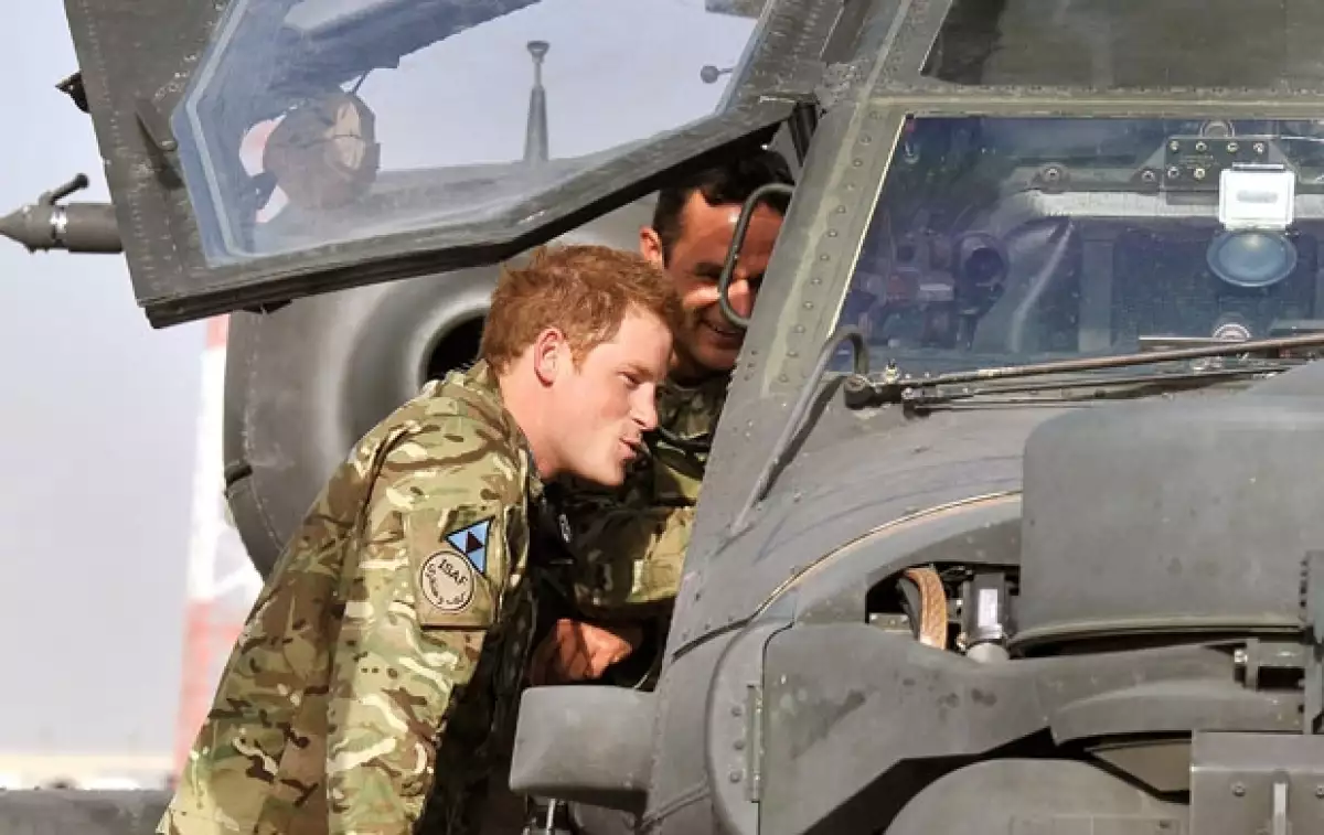 Las sonadas aventuras del hijo de Carlos de Inglaterra y la fallecida Diana de Gales en Las Vegas le han valido para que sus compañeros de la base que ocupa en este territorio lo llamen así.