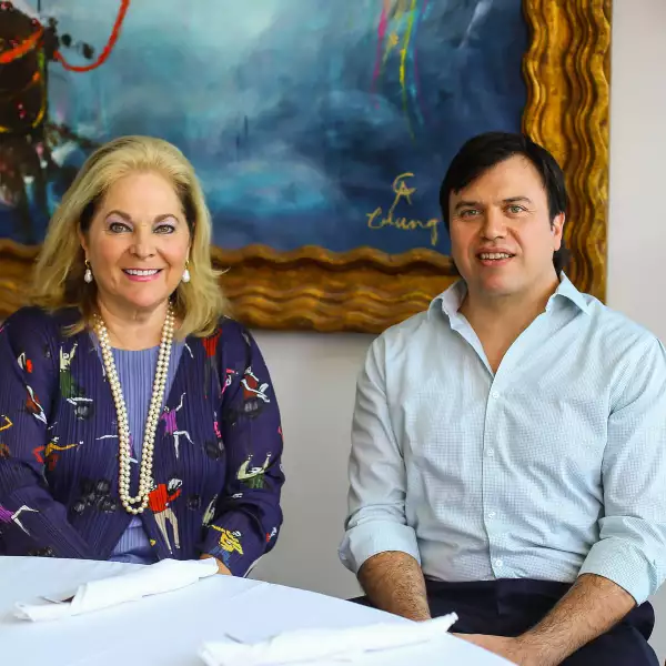 Comida de los patronos de arte de la Bienal