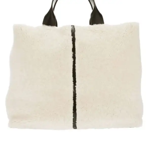 Reed Krakoff presentó una bolsa hecha con este material.