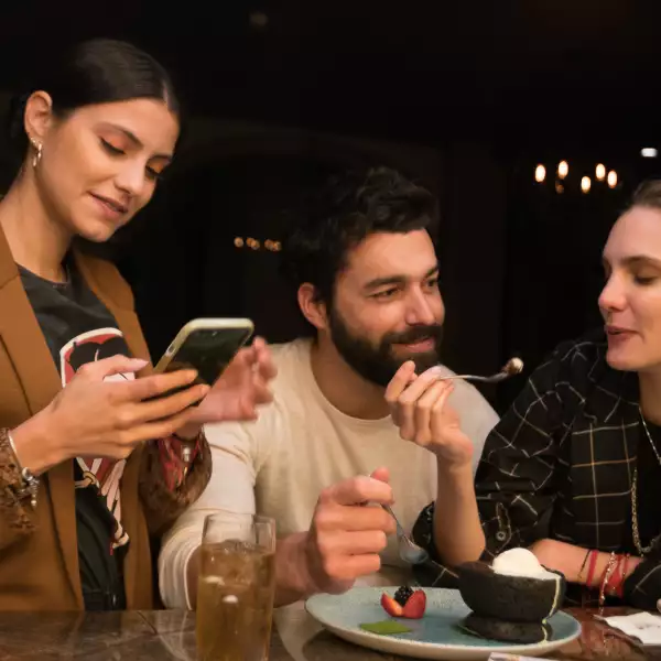Barba Lopez, Gonzalo Lopez y Macarena Achaga.jpg