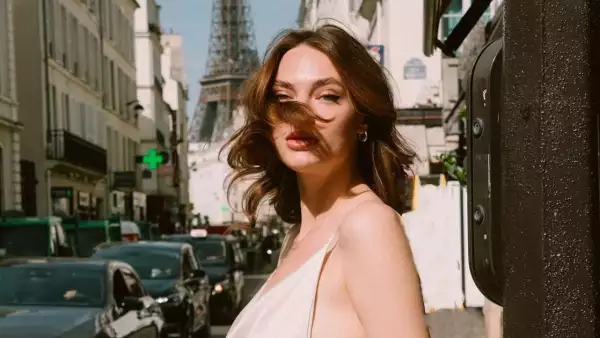 Portada para makeup essentials .jpg