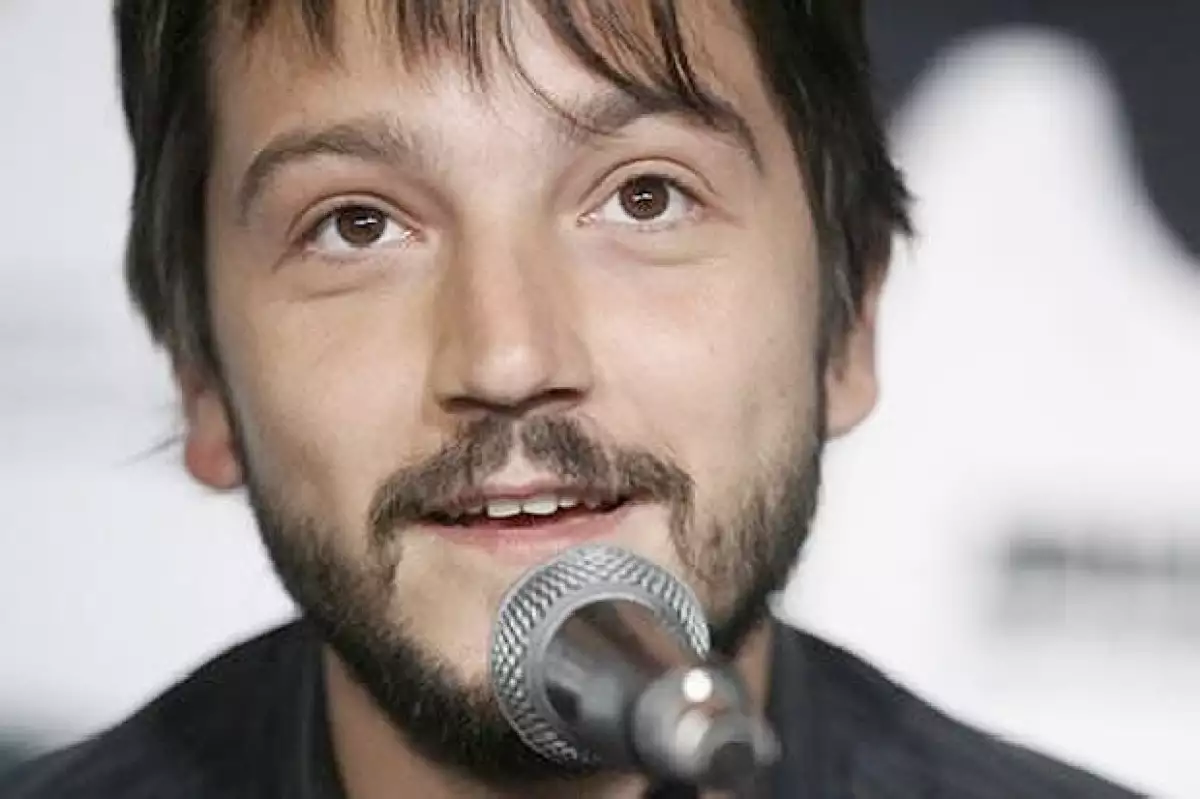 El canadiense Brett Gaylor fue el encargado de abrir la proyección de filmes de la Gira de documentales que podrá disfrutarse en el D.F. de 12 al 25 de febrero. A esta primera cita asistió Diego Luna.