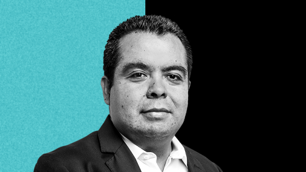 Jorge Sánchez Tello firma