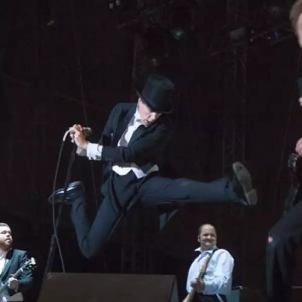 Músicos y aficionados asisten al Corona Capital