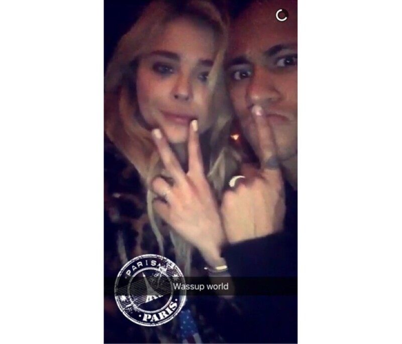 Parece que la actriz y el futbolista brasileño cada día se vuelven más cariñosos entre ellos y esta vez lo dejaron ver en snapchat, lo que ha fortalecido los rumores de noviazgo.