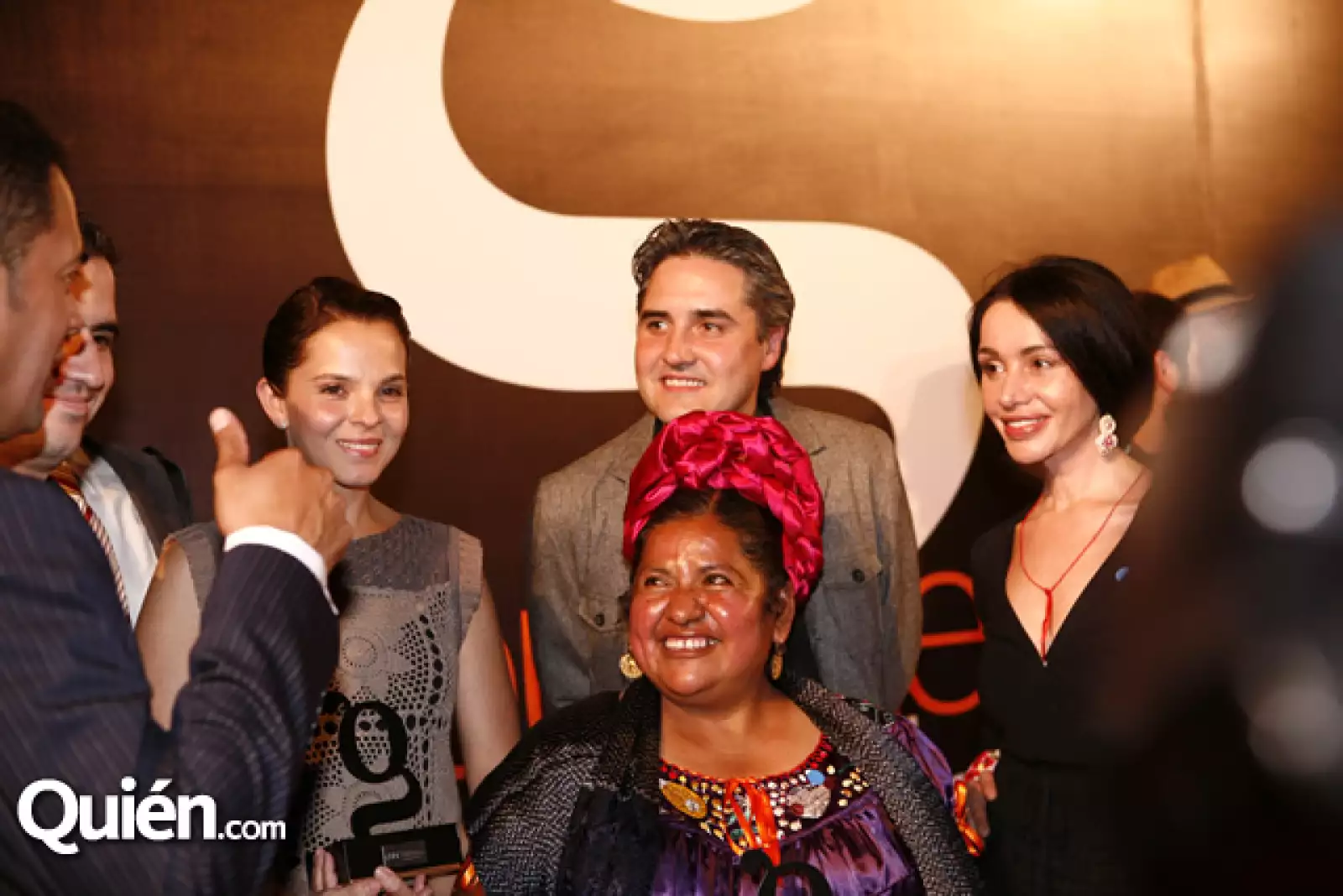 Mikel Alonso,Abigail Mendoza