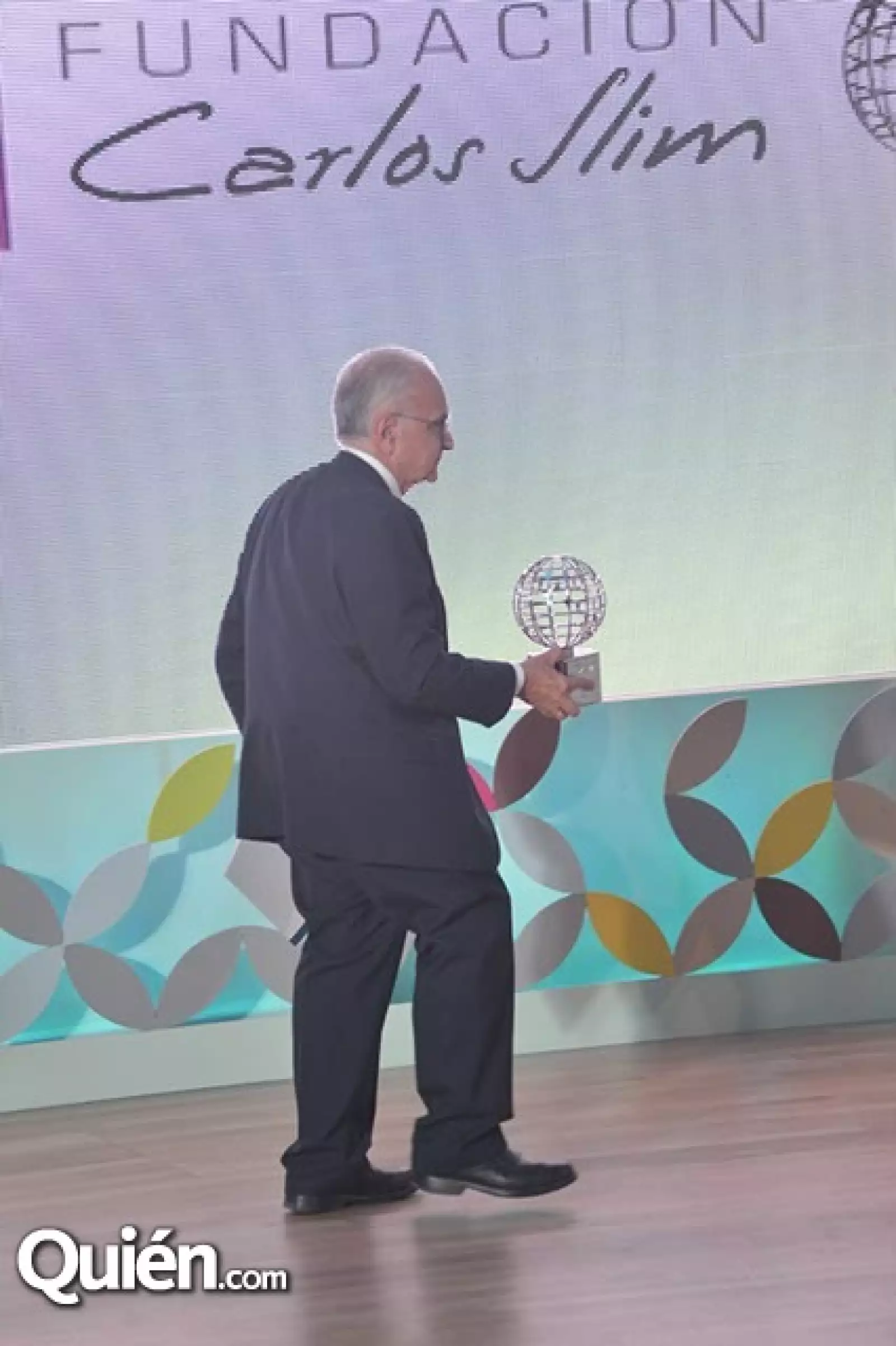 Dr. Daniel Stamboulian.