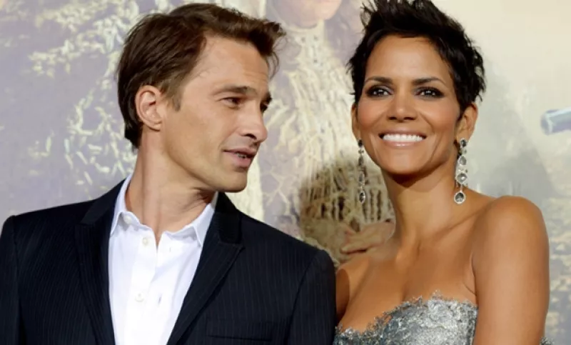 La actriz, de 46 años, espera su segundo hijo, aunque será el primero con su actual novio Olivier Martinez.