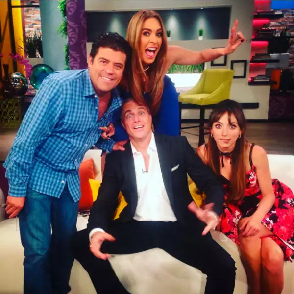 Según Todo Para la Mujer, Reynaldo regañó al equipo pues no integraban del todo a Lisardo, quien según comenta el programa, no saldrá de Hoy.