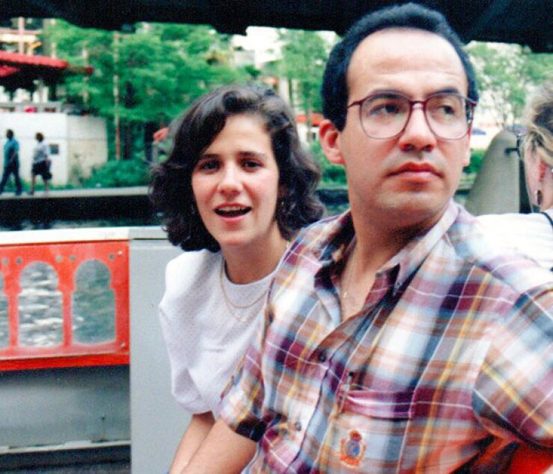 El ex presidente de México celebra este jueves 54 años y una de las felicitaciones más emotivas vino de su esposa, quien recordó sus años de juventud.