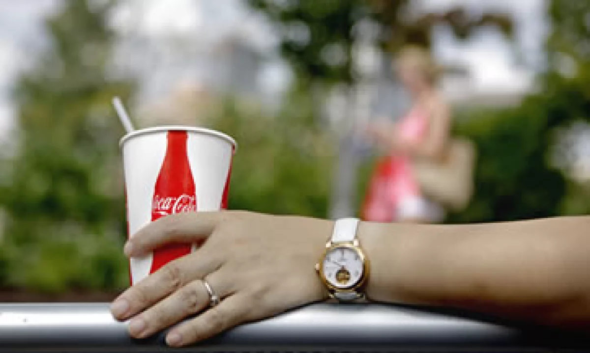 A finales de 2013 en NY se limitará el tamaño de las bebidas gaseosas que se vendan en sitios públicos. (Foto: AP)