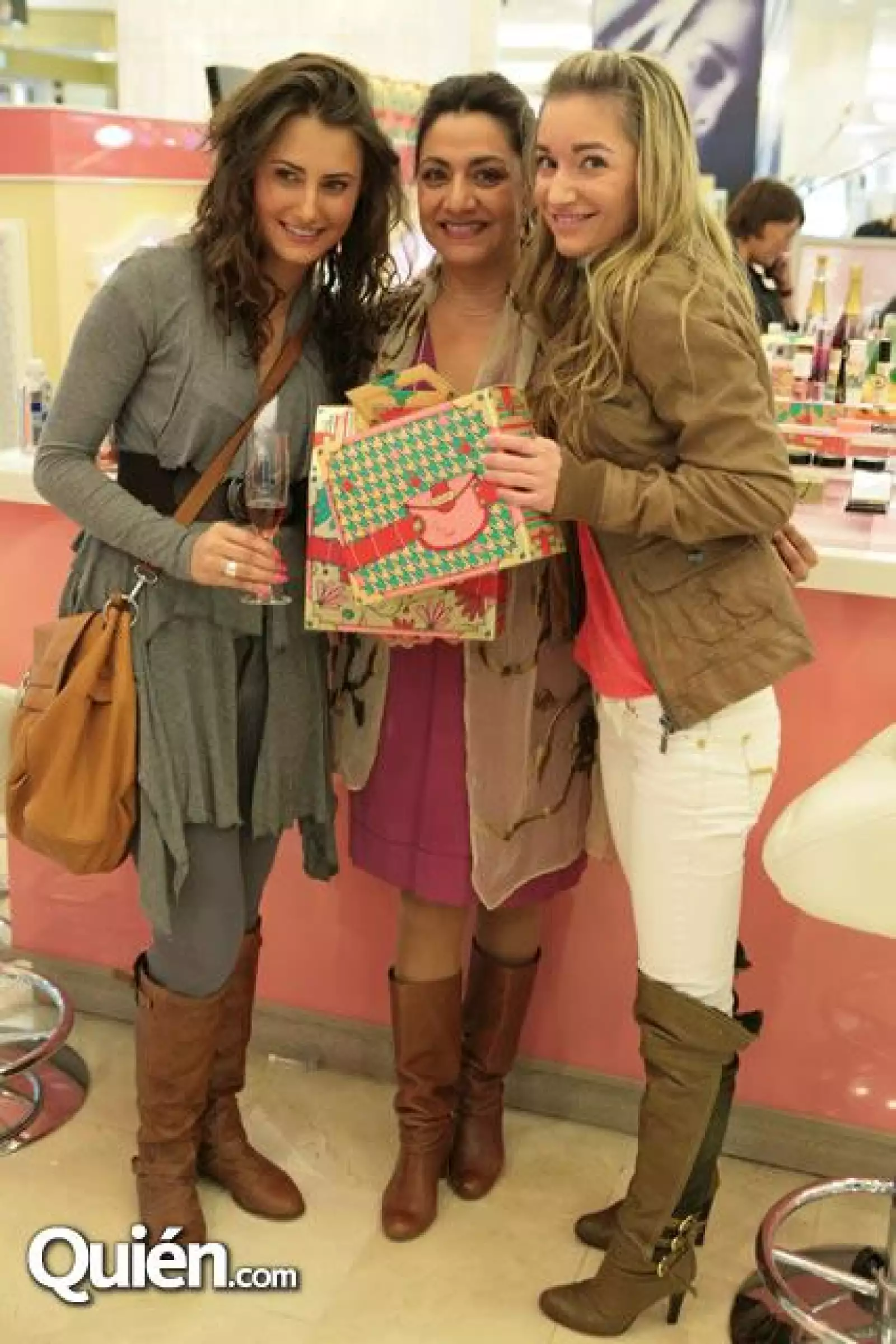 Maricarmen Zabal,Maria Elena Ruiz; Marisol García