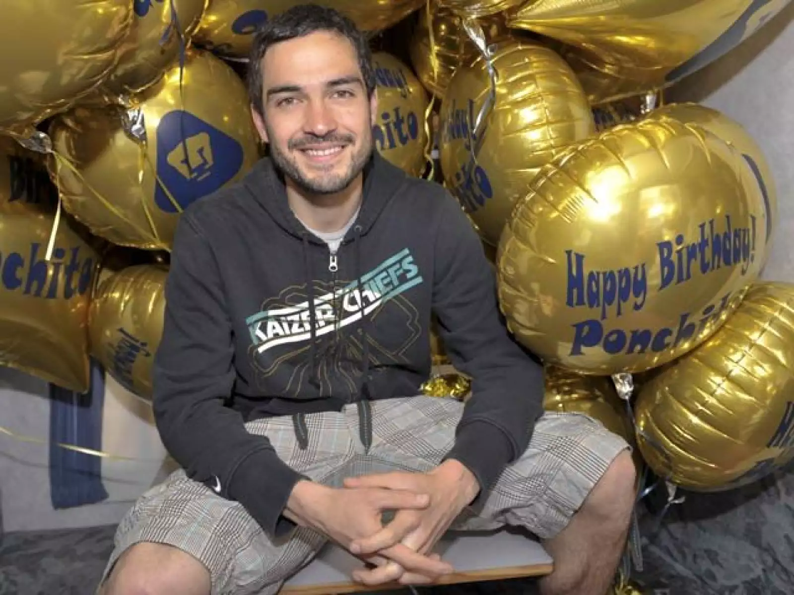 La productora, Rosy Ocampo, el staff técnico, la producción y sus compañeros José Luis Resendez y el Flaco Ibañez le cantaron las mañanitas.